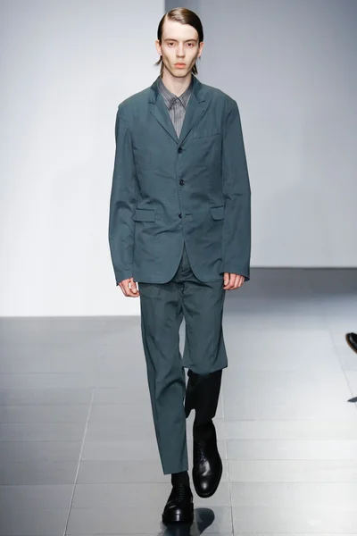 Look 15